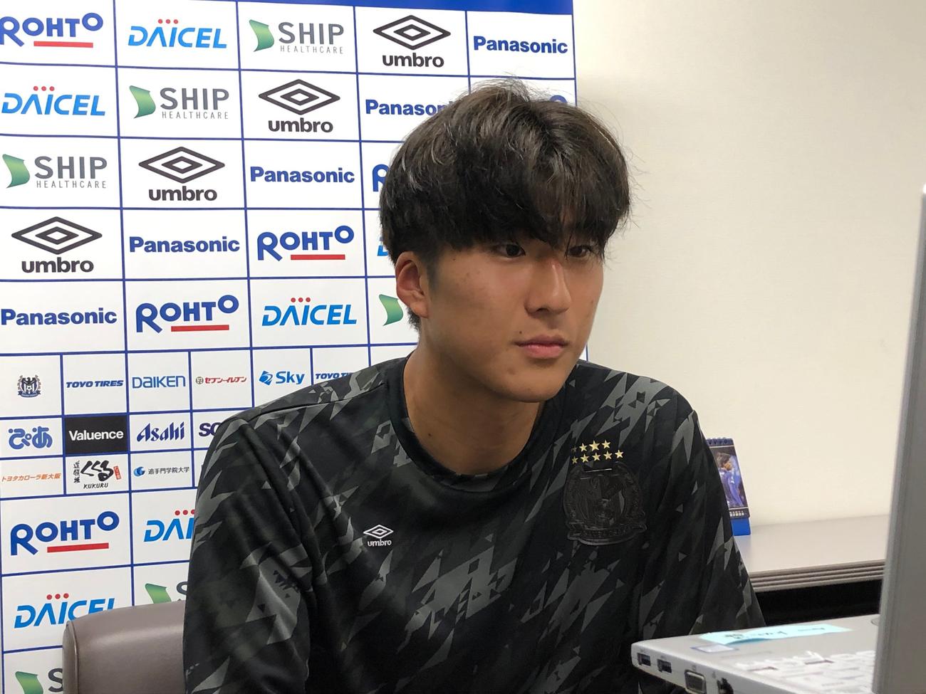 取材対応するG大阪GKイ・ユノ（C）GAMBAOSAKA