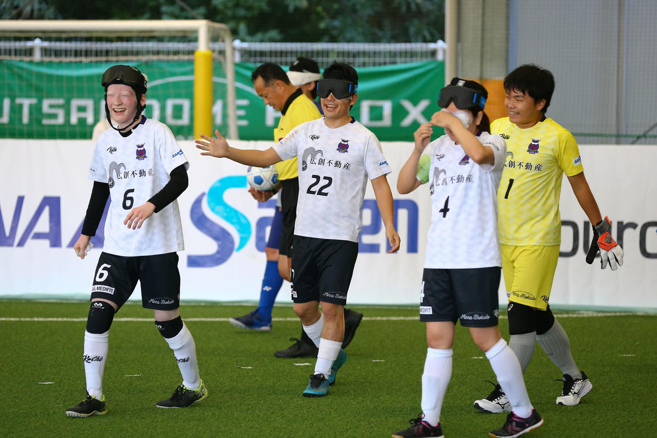準決勝ラウンド進出を決めたA－pfeile広島BFCの選手たち。左端が矢次祐汰（提供：日本ブラインドサッカー協会／加藤誠夫）