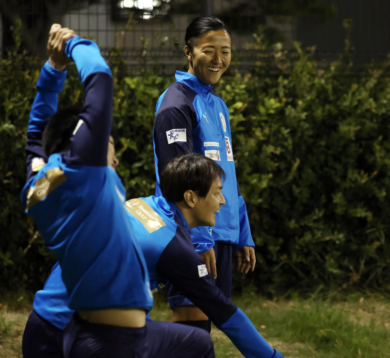 はやぶさイレブン対山王FC　ベンチスタートとなったはやぶさイレブンの永里は笑顔を見せる（撮影・垰建太）