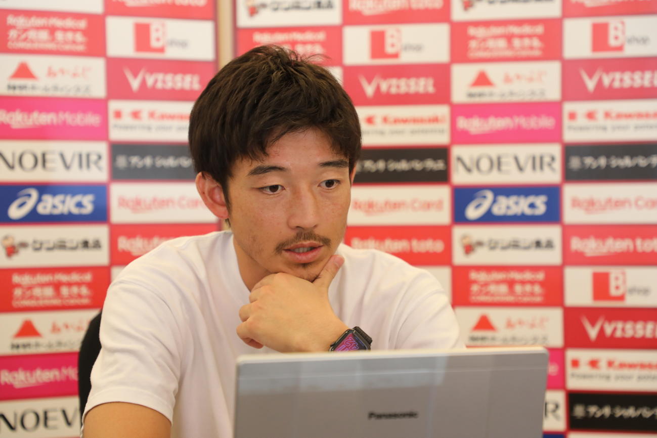 取材に応じる神戸DF西（C）VISSELKOBE