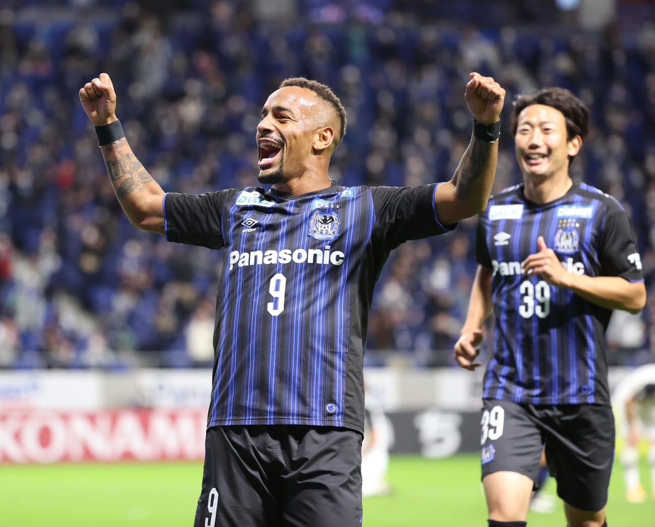 G大阪対柏　後半、決勝ゴールを決めて歓喜するG大阪FWアデミウソン（撮影・清水貴仁）