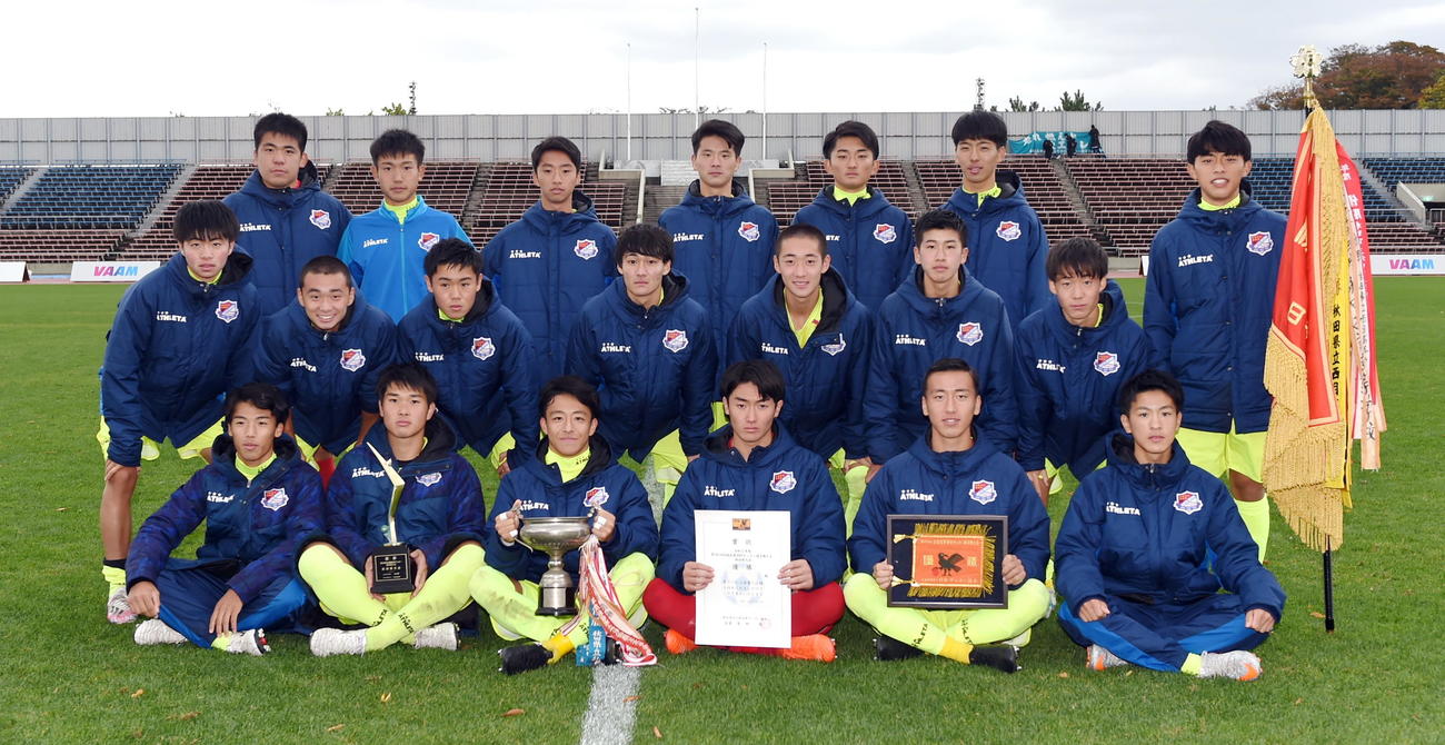 明桜対秋田工　27大会ぶりの全国選手権出場を決めた明桜の選手たち（撮影・山田愛斗）