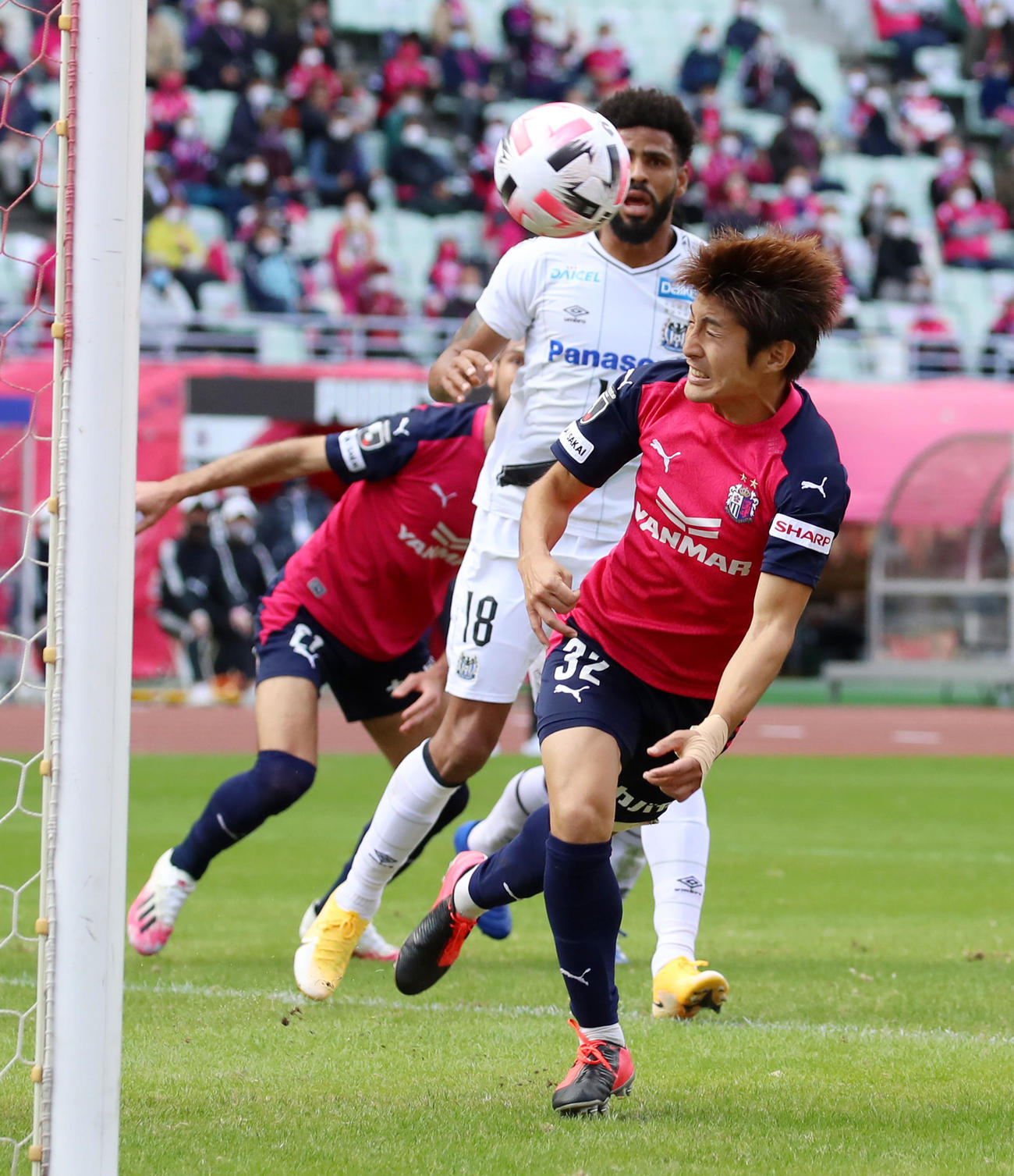 C大阪対G大阪　前半、C大阪FW豊川はヘディングで同点ゴールを決める（撮影・加藤哉）