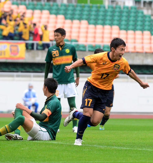 藤枝明誠が静学撃破 ボランチ賀茂が意識変え2得点 - サッカー : 日刊