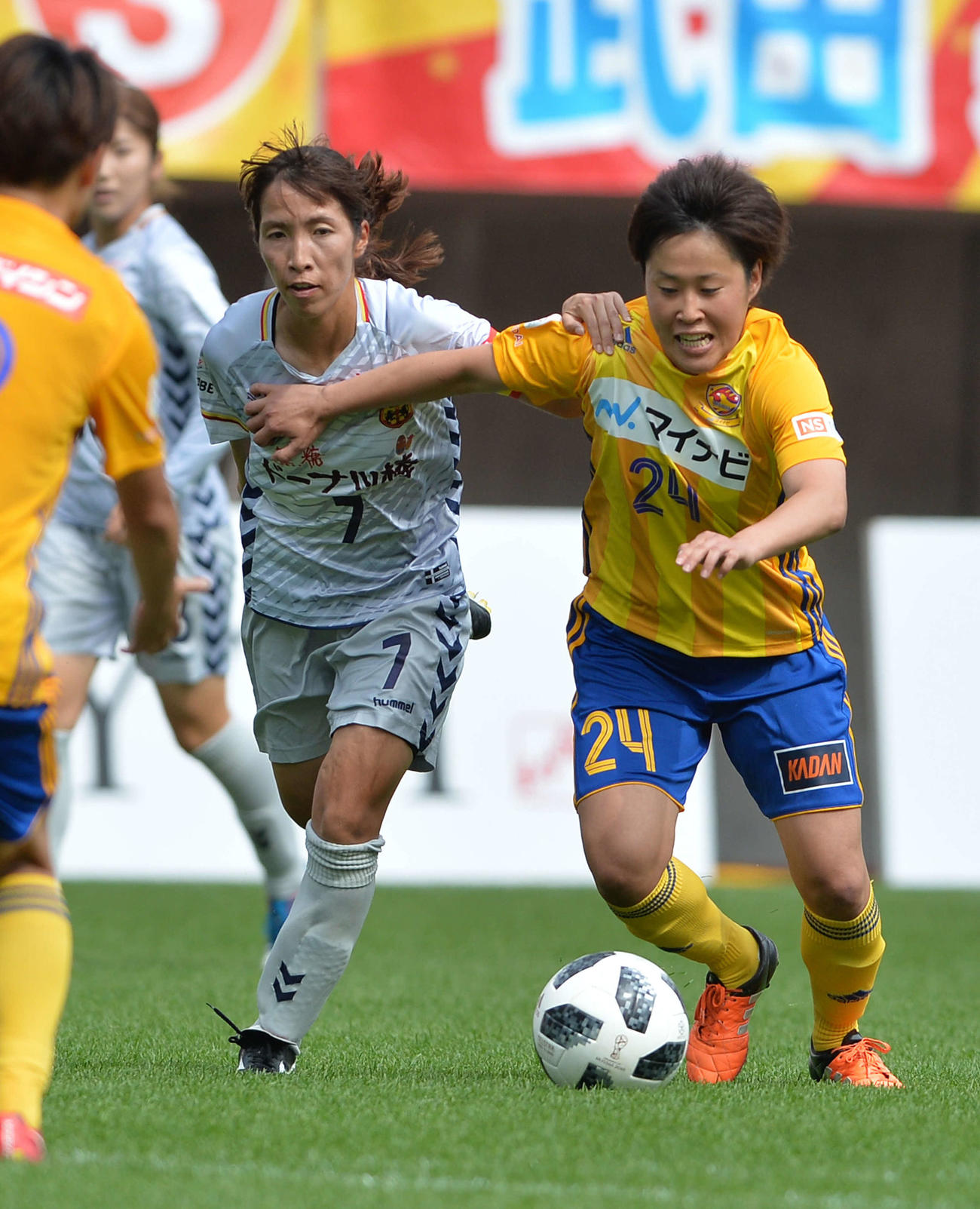 マイナビ仙台FW有町紗央（右）（2018年6月23日撮影）