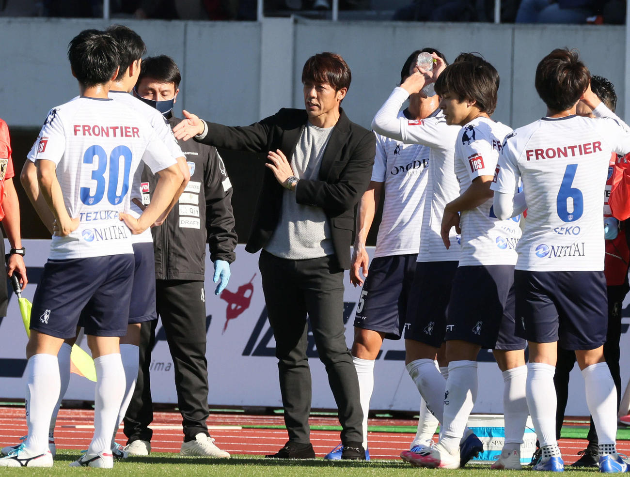 J1広島対横浜FC　前半　横浜FC下平監督（撮影・加藤孝規）