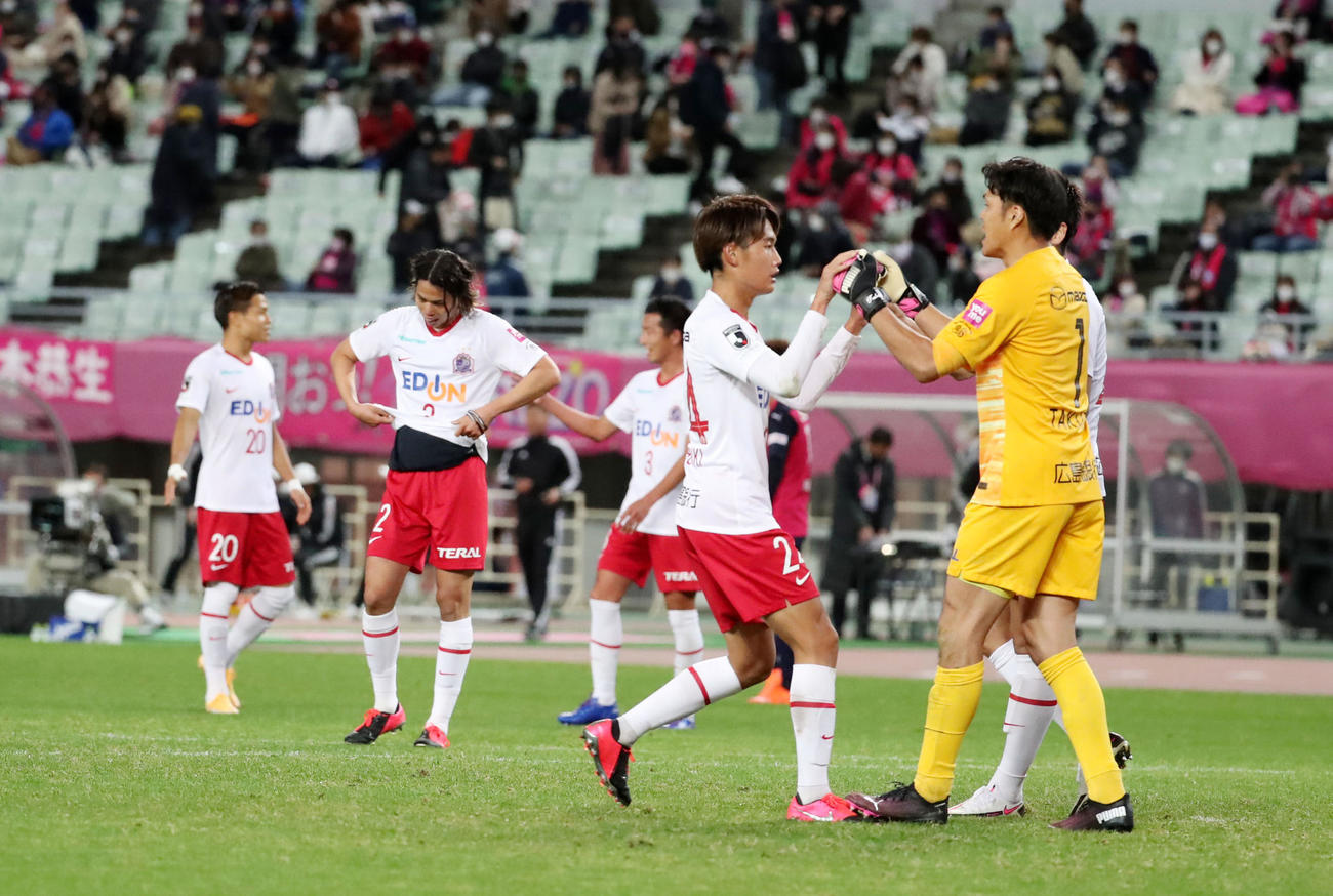 C大阪対広島　C大阪に勝利した広島イレブン（撮影・加藤哉）