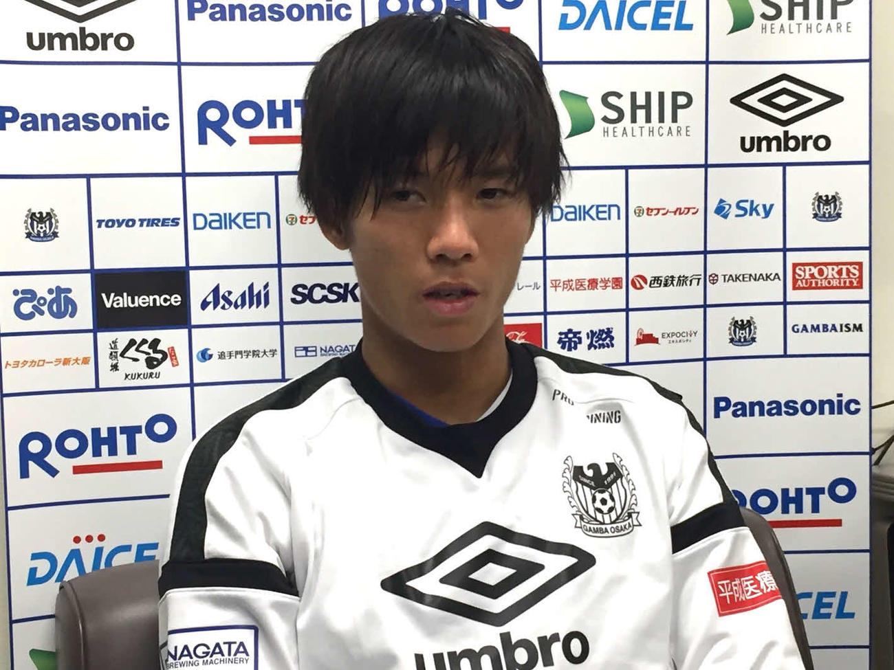取材対応するG大阪MF福田（C）GAMBA OSAKA