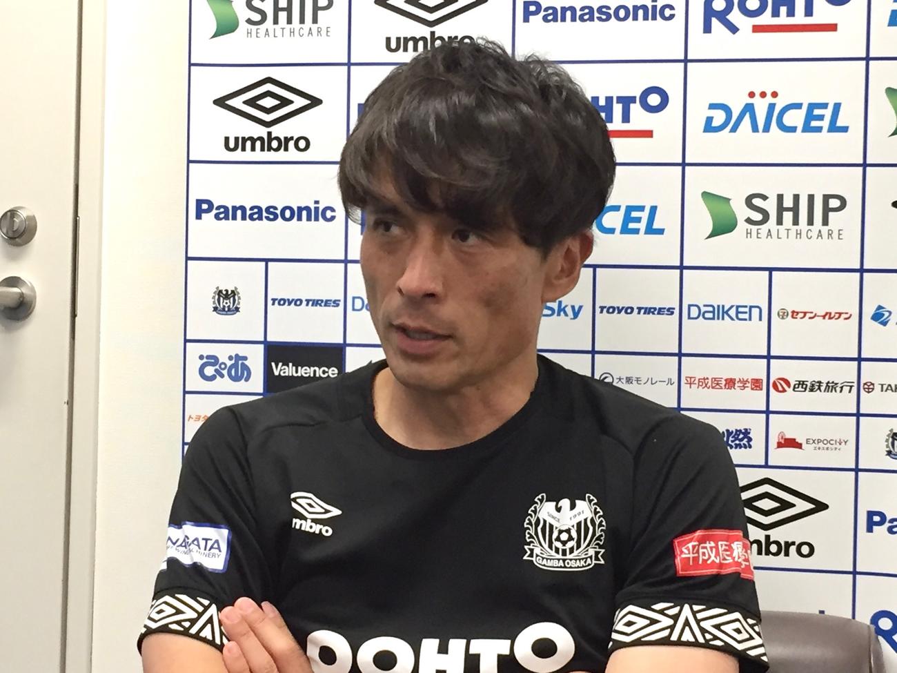 取材対応するG大阪宮本監督（C）GAMBAOSAKA