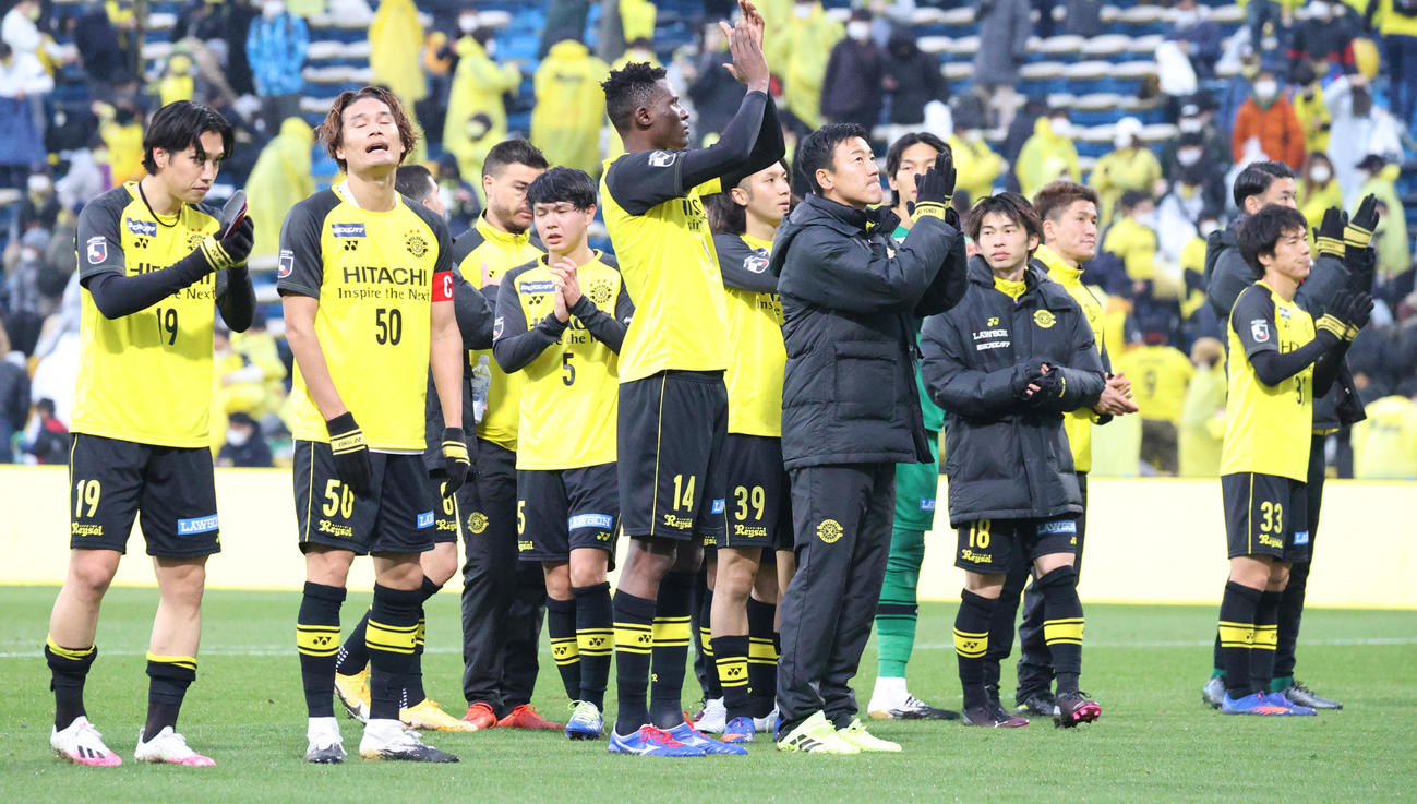 柏対名古屋　名古屋に敗れた柏イレブン（撮影・中島郁夫）