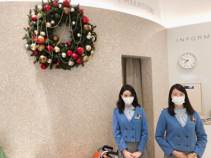 12日の湘南戦へ向けて浦和の街の人々、パートナー各社はONEHEARTバッジ(缶バッジ)を身に付け、盛り上げている