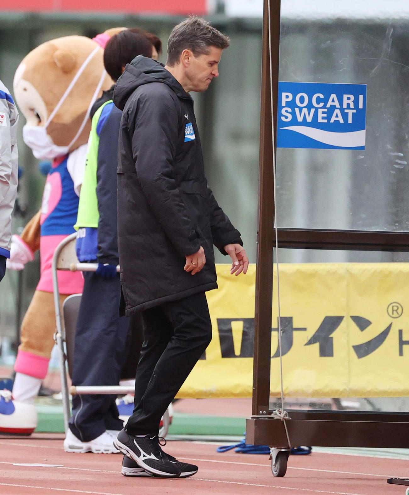 徳島対千葉　引き分けに終わり厳しい顔をみせる徳島リカルド・ロドリゲス監督（撮影・清水貴仁）