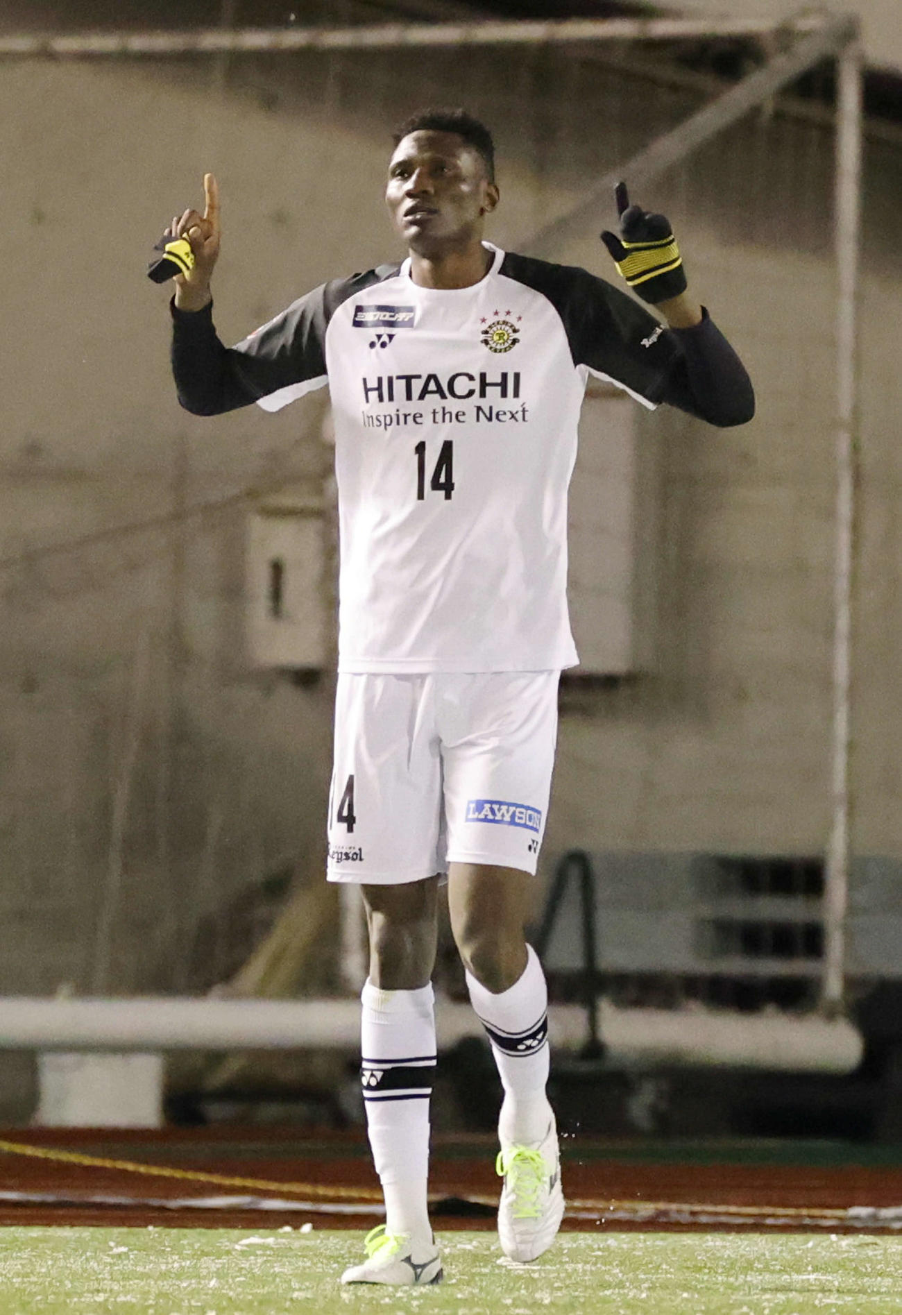 J1広島対柏　前半　先制ゴールを決めた柏FWオルンガ（撮影・加藤孝規）