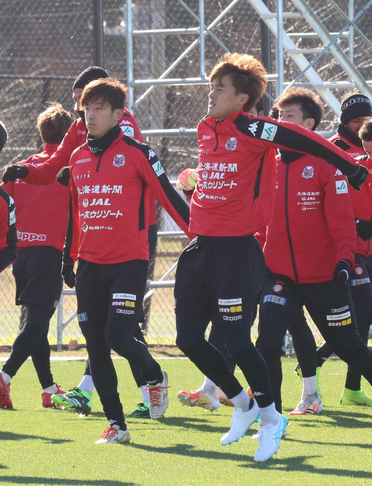 この日そろってU－23日本代表候補に初選出されたMF金子（左）と高嶺（撮影・浅水友輝）