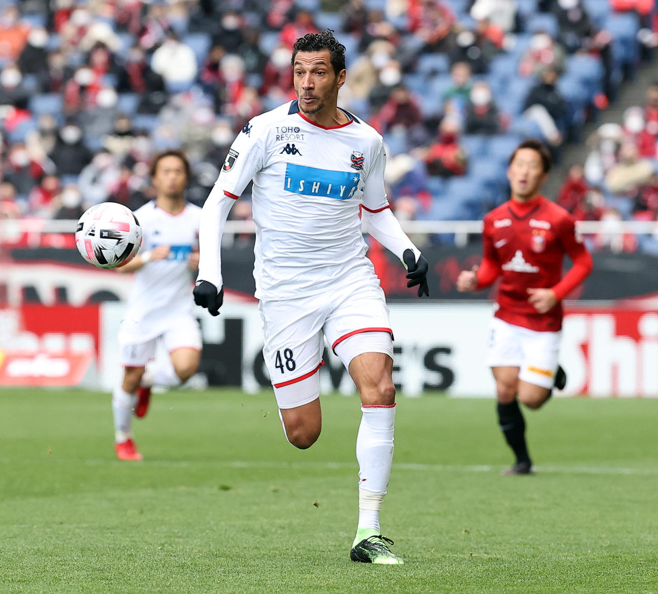 浦和対札幌　前半、ボールを追う札幌FWジェイ（撮影・浅見桂子）
