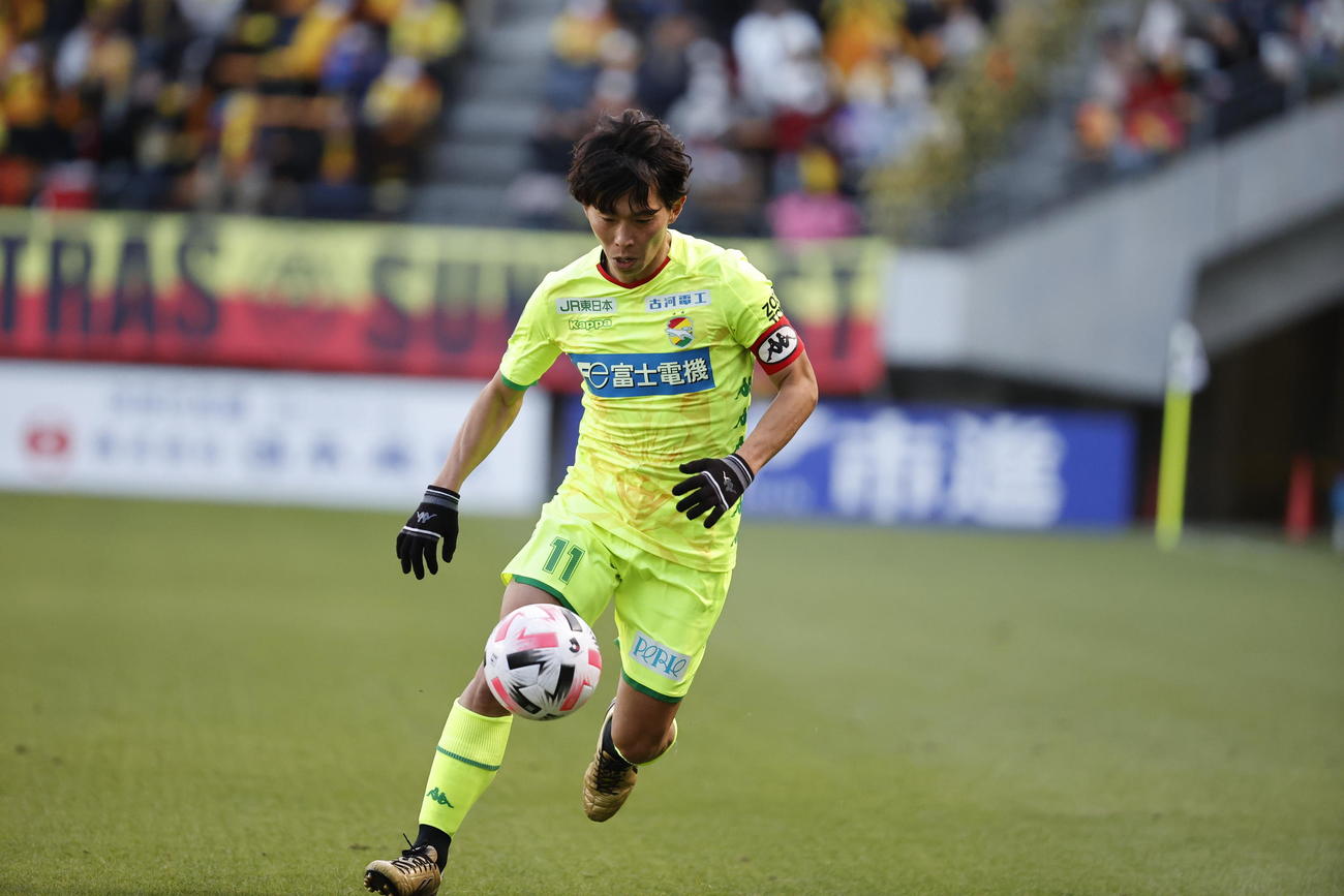 現役最後の試合でプレーする千葉FW佐藤寿人（クラブ提供）