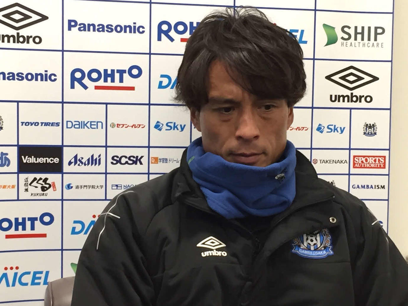 取材対応するG大阪宮本監督（C）GAMBAOSAKA