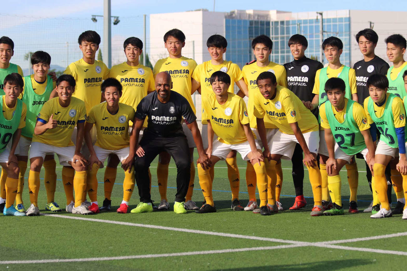 スペイン遠征での鹿島学園の選手たち（鈴木雅人監督提供）