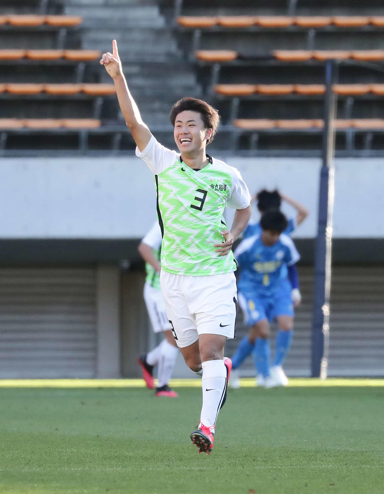 市船橋対佐賀東　前半、先制ゴールを決めて喜ぶ市船橋DF木内（撮影・丹羽敏通）