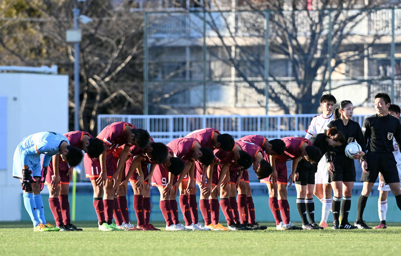 丸岡対ルーテル学院　初戦で敗退しがっくりするルーテル学院（撮影・たえ見朱実）