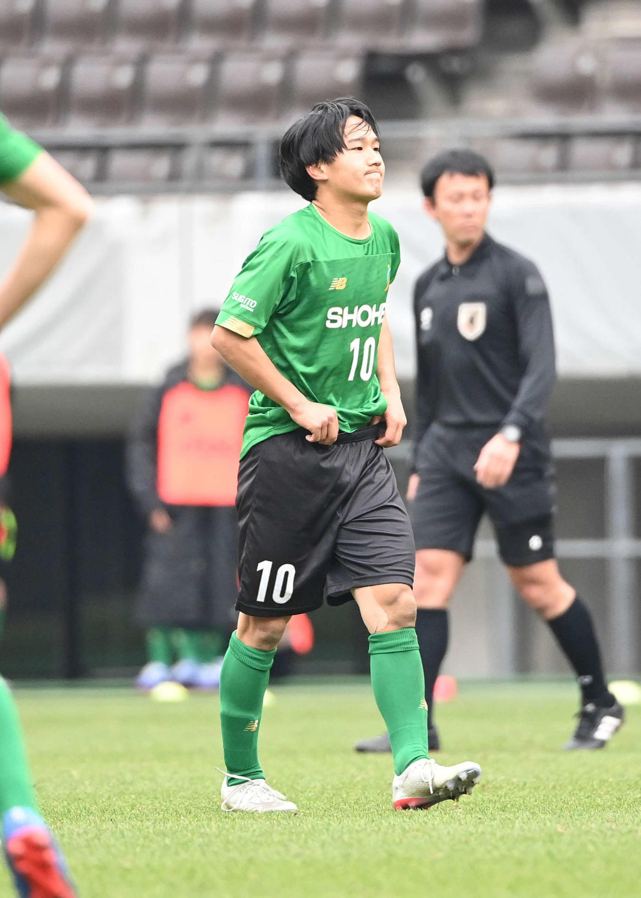 山梨学院対昌平　山梨学院に敗れ準決勝進出を逃し、悔しげな表情の昌平MF須藤（撮影・鈴木みどり）