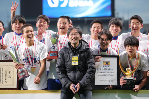 山梨学院監督が亡き恩師捧ぐｖ 行動力で選手けん引 サッカー 日刊スポーツ
