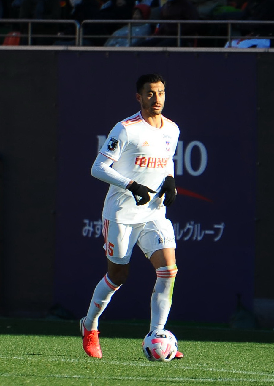 昨季最終の大宮戦でドリブルする舞行龍ジェームズ（2020年12月20日撮影）
