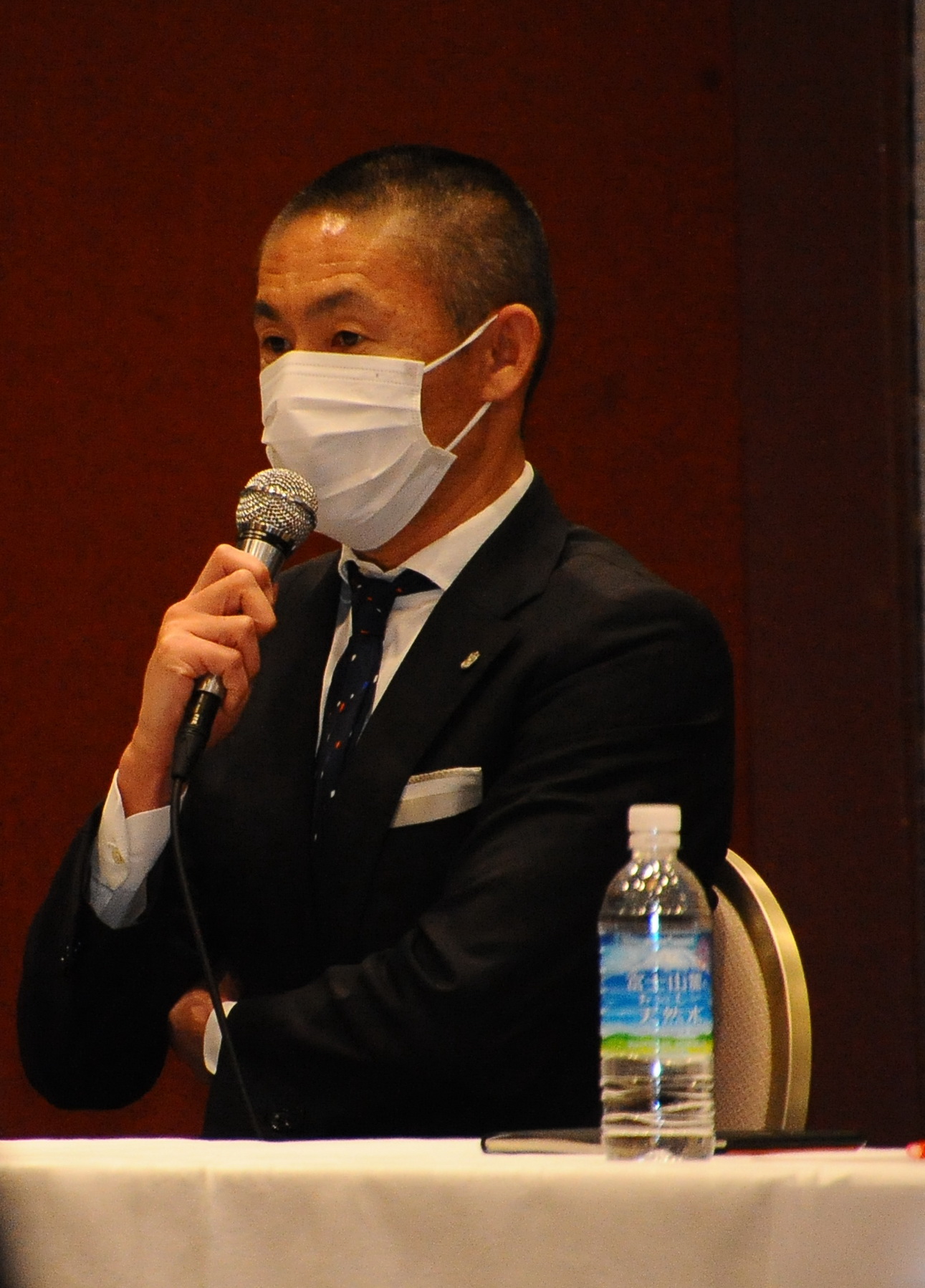 サポーターからの質問に答える寺川強化部長