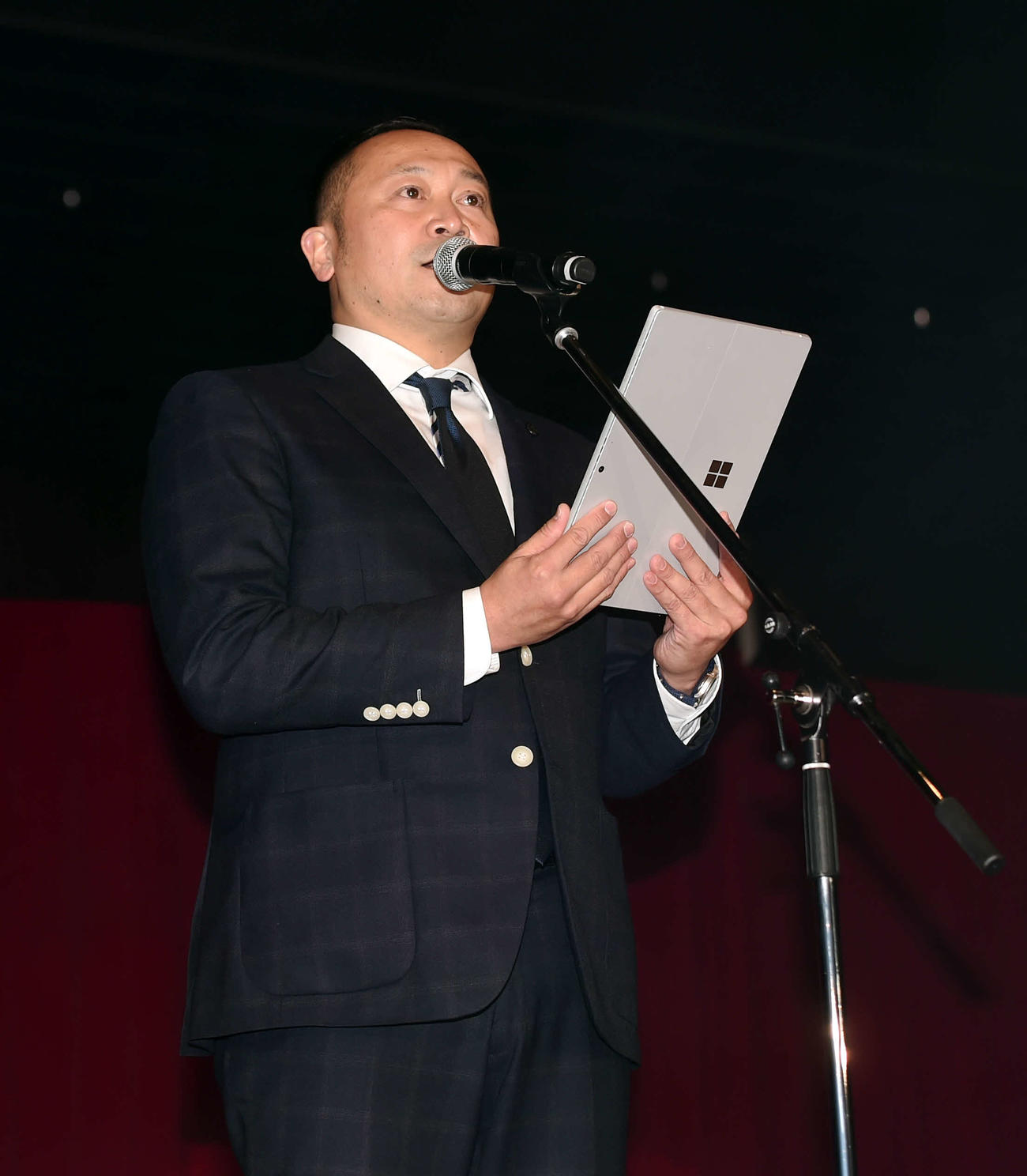 あいさつする山形相田社長（撮影・相沢孔志）