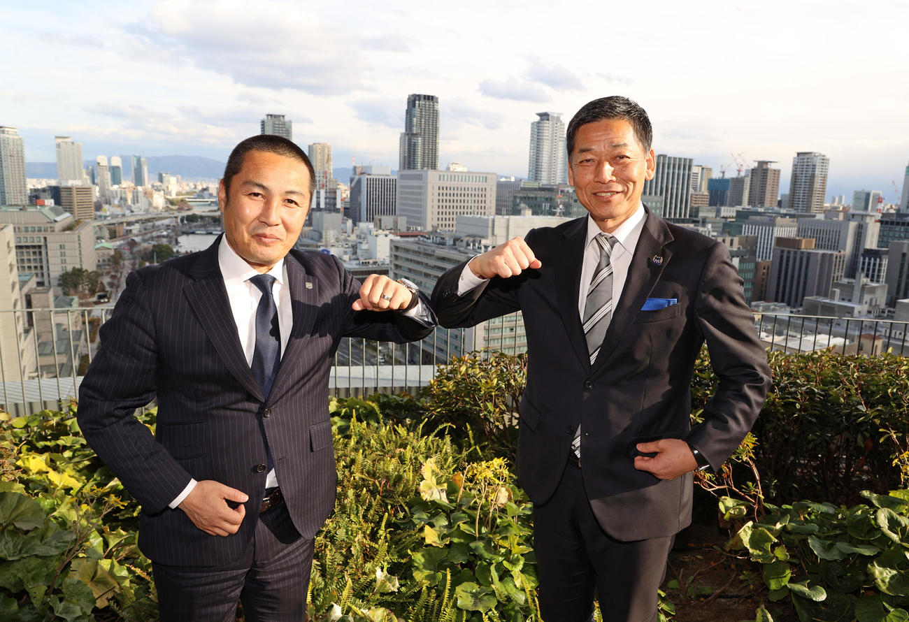 新シーズンに向け対談を行ったC大阪の森島寛晃社長（左）とG大阪の小野忠史社長（撮影・清水貴仁）