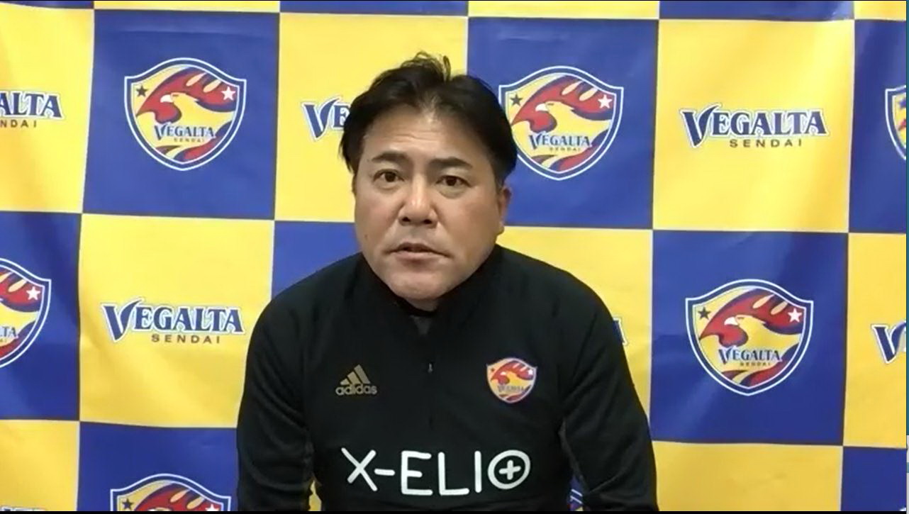 オンライン取材に応じる仙台手倉森監督