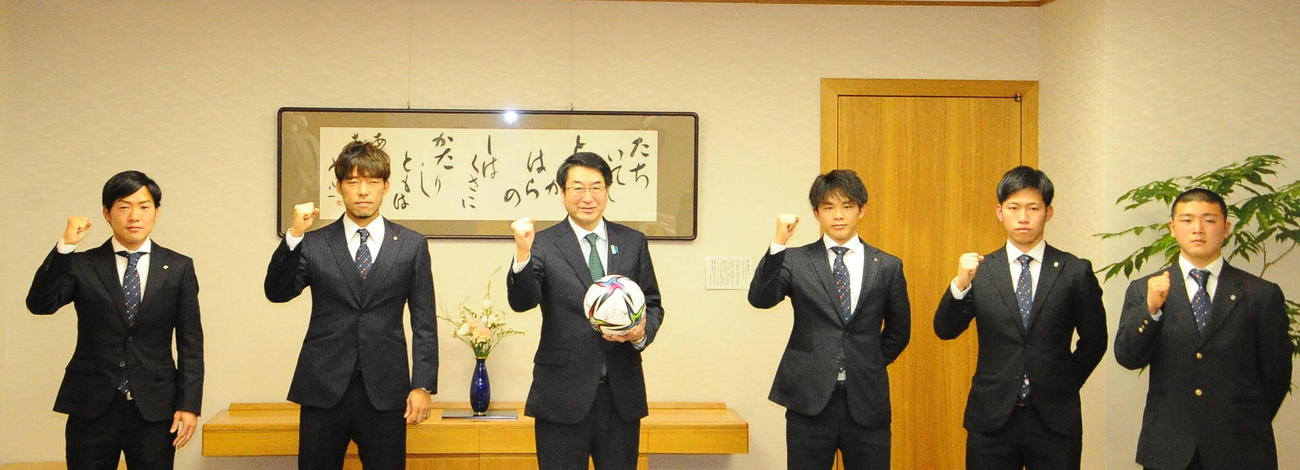 左から新潟星、鈴木、中原新潟市長、藤原、高、小見