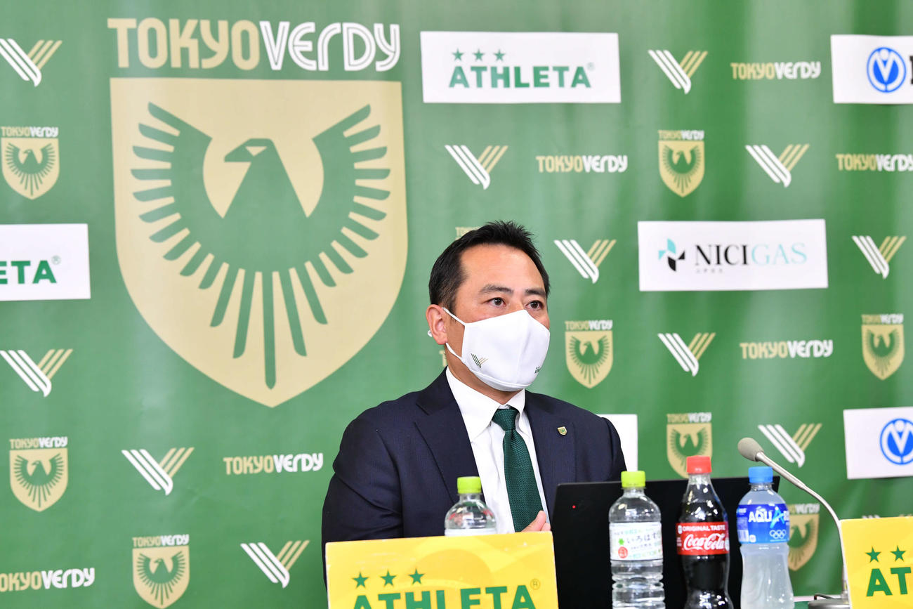 新体制発表会見に臨んだ東京V中村新社長（C)TOKYO　VERDY