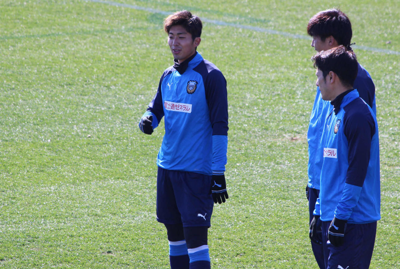 川崎Fに加入して初めての練習に参加したMF小塚和季（撮影・杉山理紗）