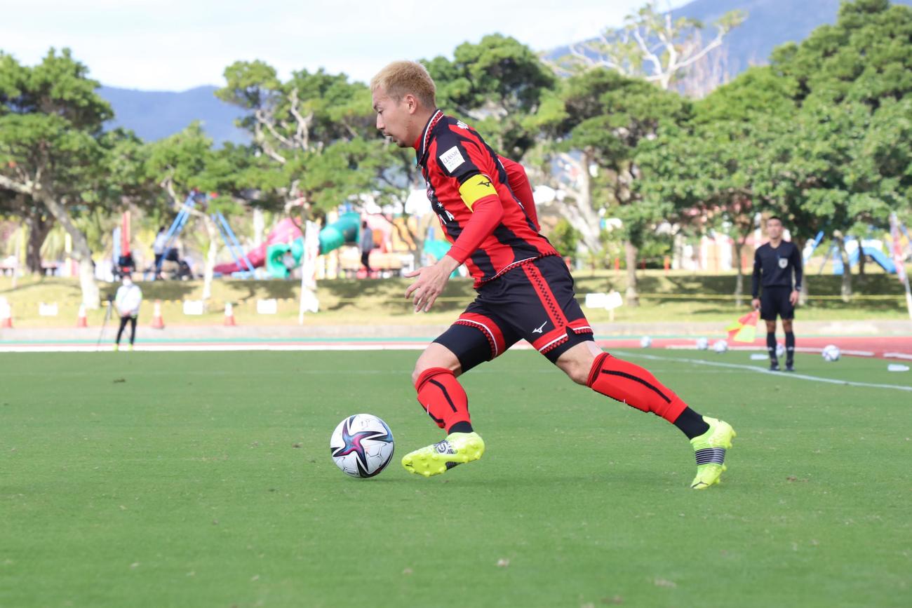 千葉との練習試合で1本目に先発した札幌DF福森（C）2021CONSADOLE
