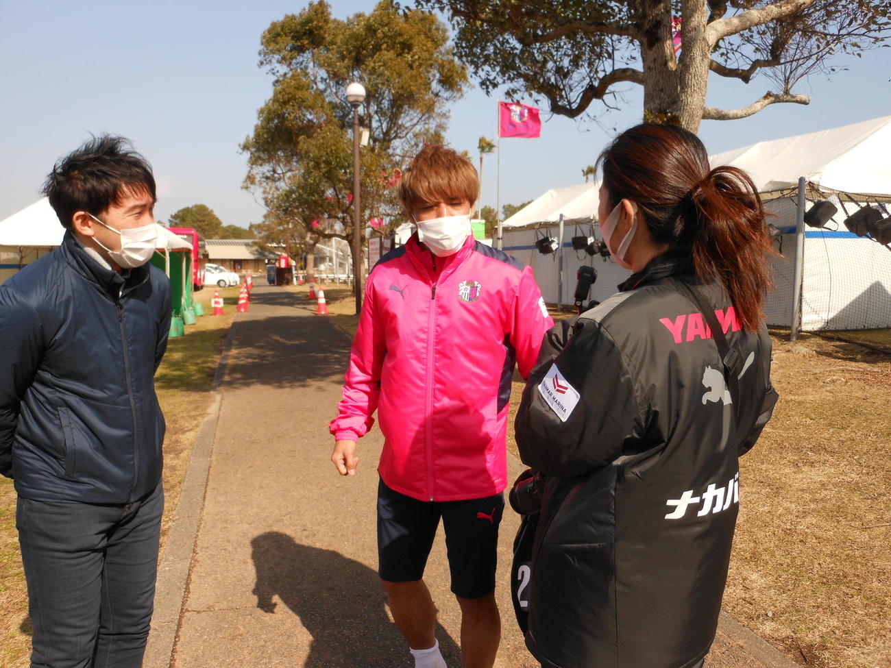 宮崎キャンプで練習を終えたC大阪FW大久保（中央）