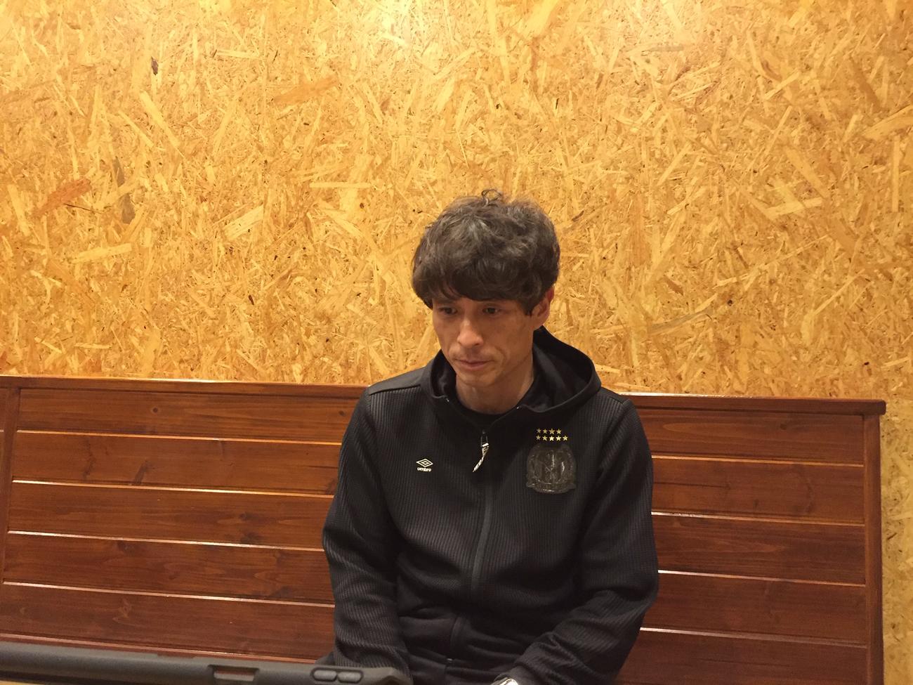沖縄から取材対応するG大阪宮本監督〓（C）GAMBA OSAKA