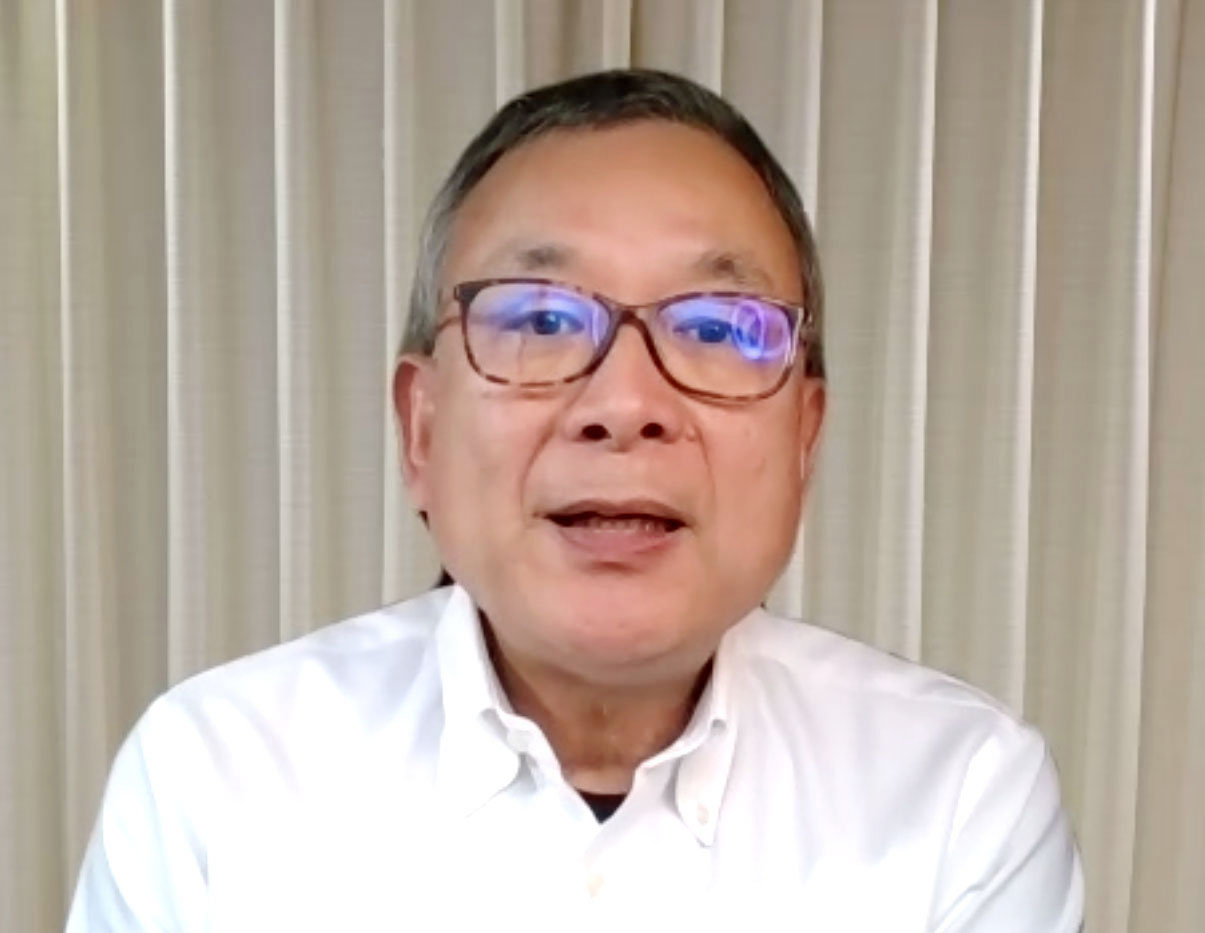 「新型コロナウイルス対策連絡会議」後に、オンラインで記者会見するJリーグの村井満チェアマン（共同）