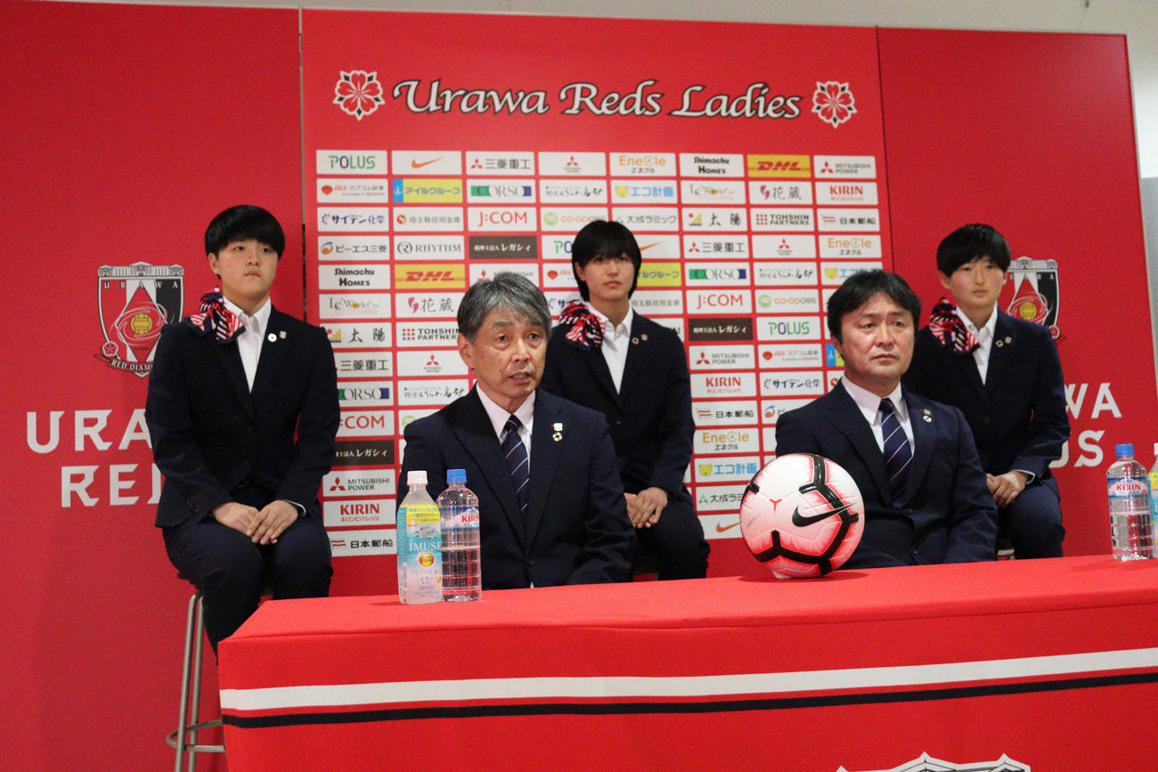 新体制発表会を行った浦和レッズレディース（C）浦和レッズ