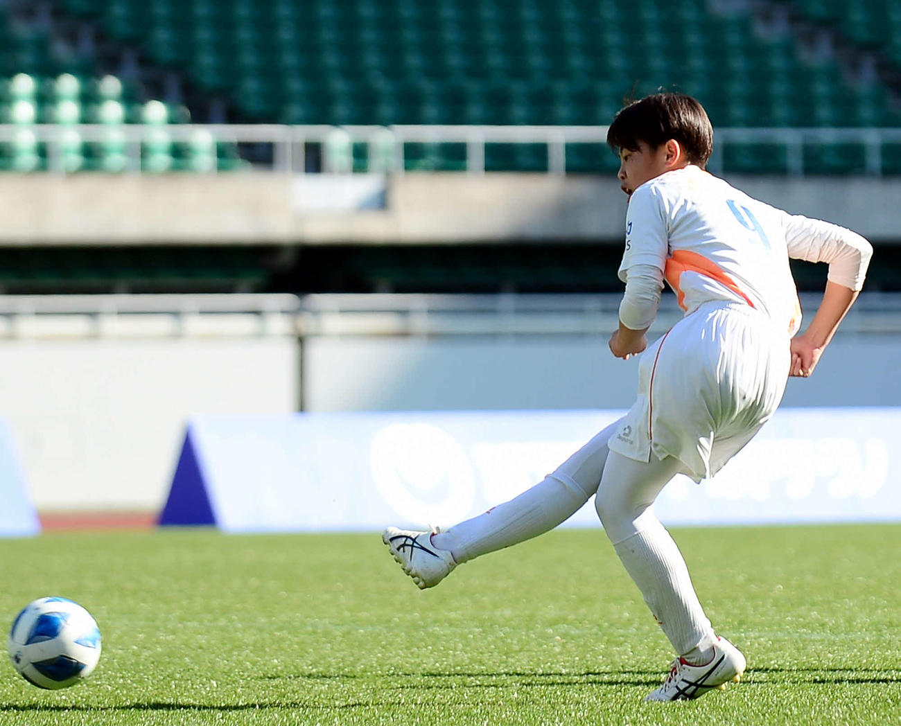 前半15分、先制点を決めるSALFUS oRsのFP山道