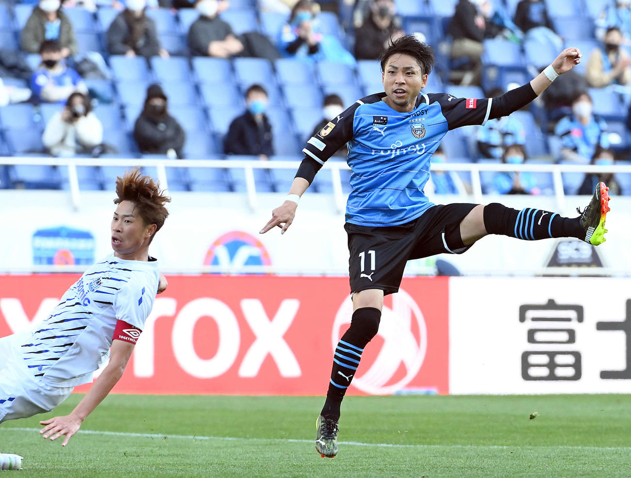川崎F対G大阪　後半終了間際、決勝ゴールを決める川崎F・FW小林（撮影・たえ見朱実）