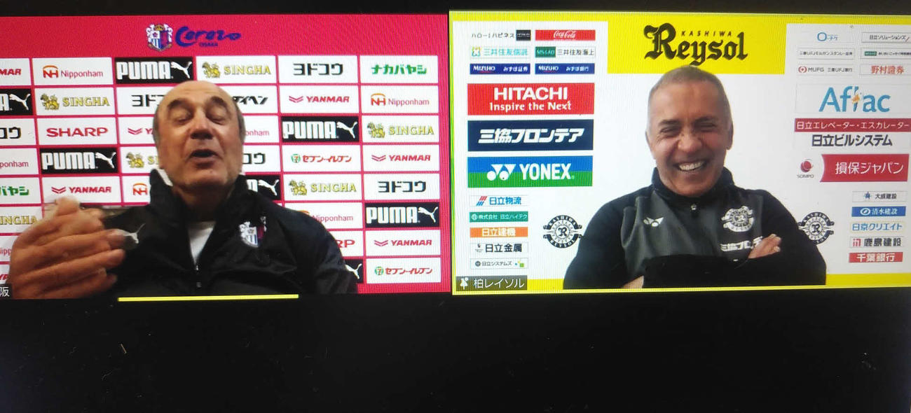 開幕戦で対戦するC大阪のレビークルピ監督（左）と柏のネルシーニョ監督は笑顔で談笑