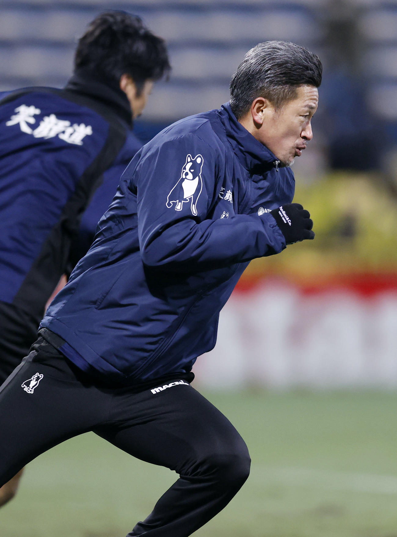 柏―横浜FC　試合前、調整する横浜FC・三浦（共同）