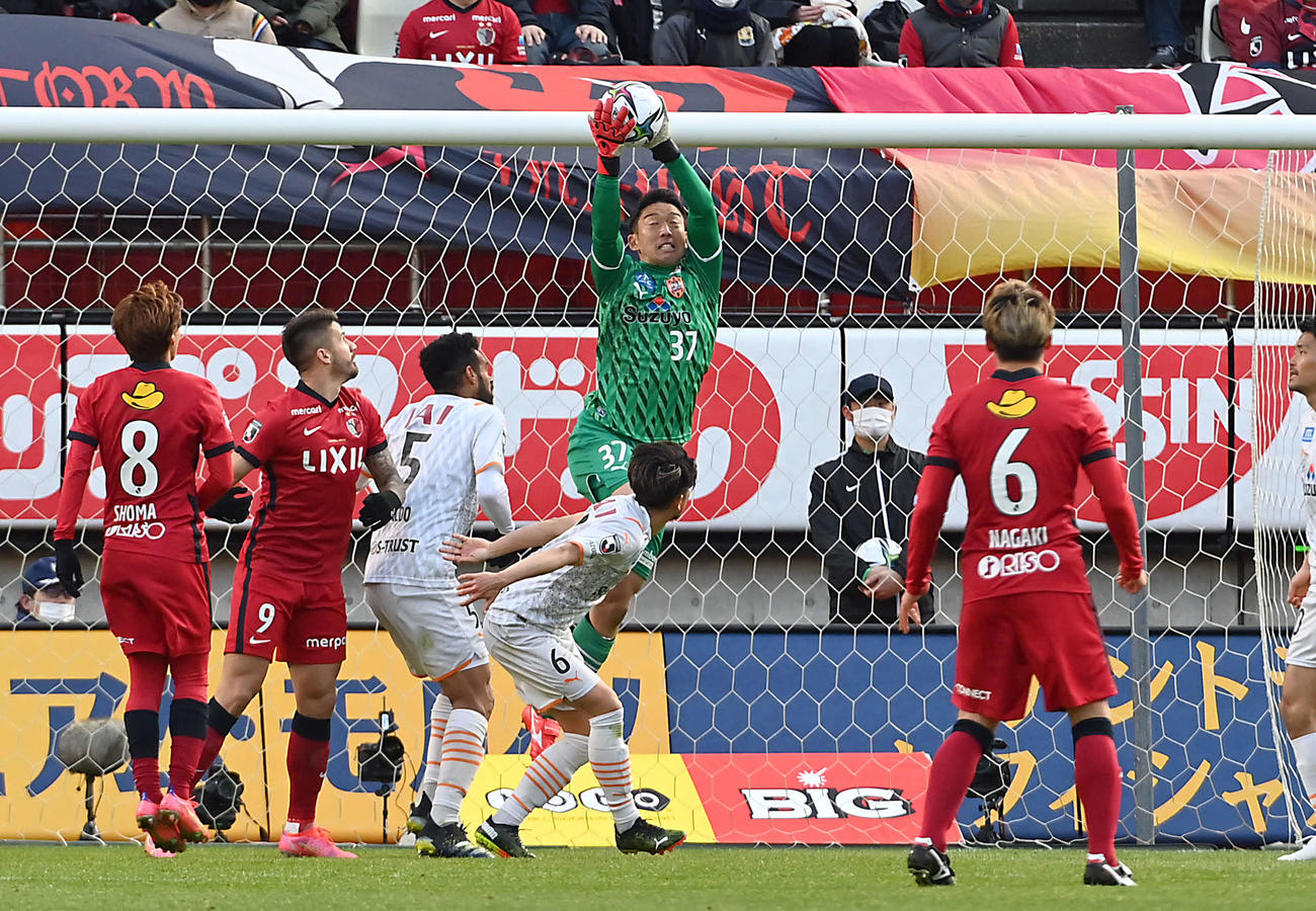 鹿島対清水　後半、好セーブを見せる清水GK権田（撮影・たえ見朱実）