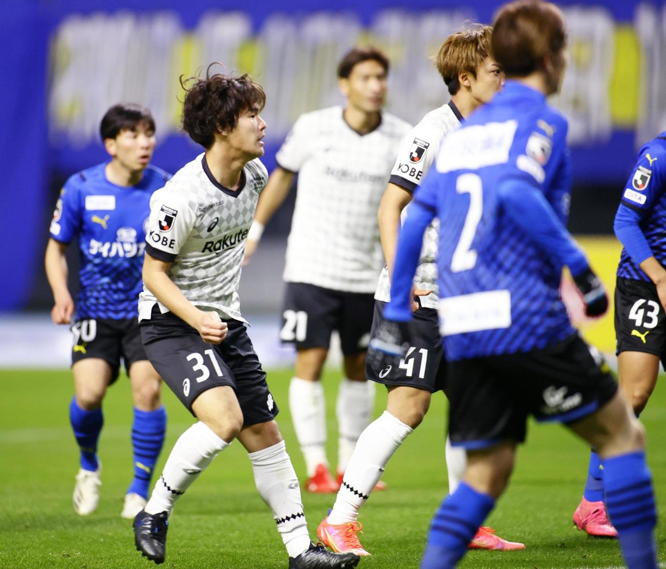 大分―神戸　後半、チーム2点目のゴールを決める神戸・中坂（共同）