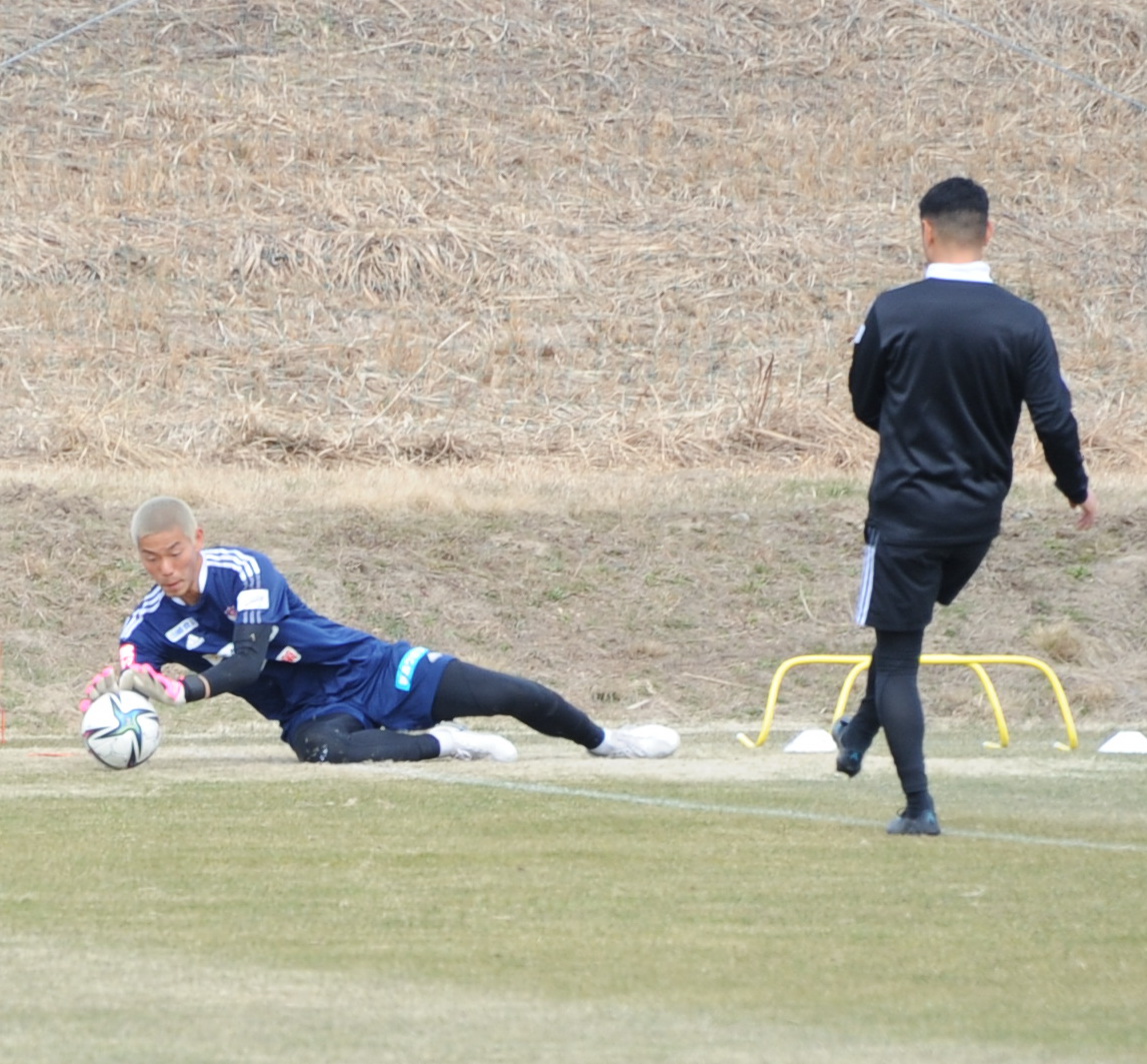 無失点勝利を誓う阿部（左）