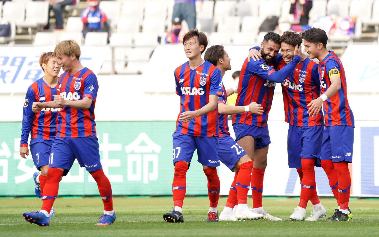 東京対C大阪　C大阪に勝利し歓喜する東京イレブン（撮影・横山健太）