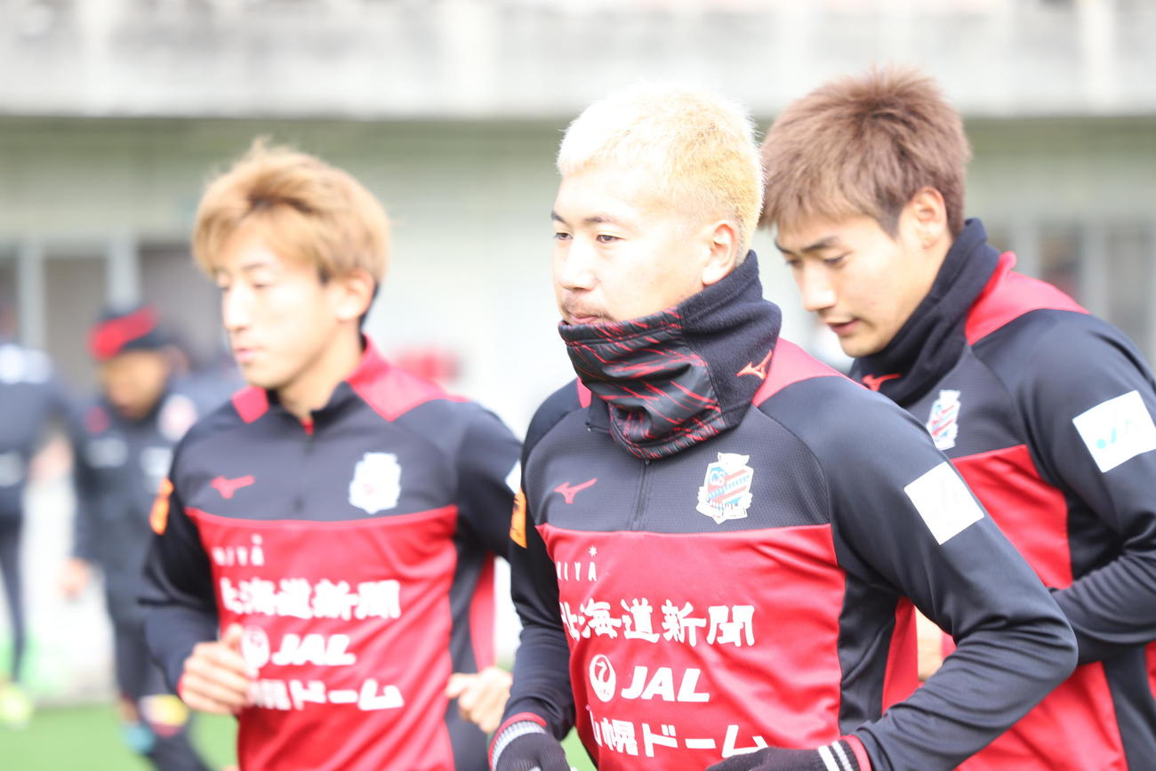 広島戦に向けて練習する札幌DF福森（クラブ提供）