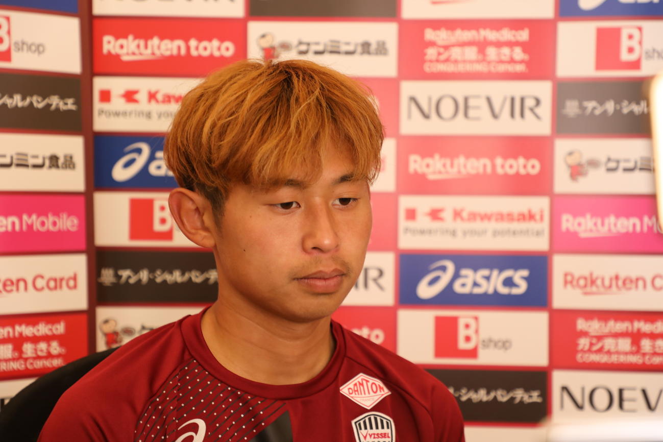オンライン取材に応じる神戸MF郷家友太（C）VISSEL KOBE