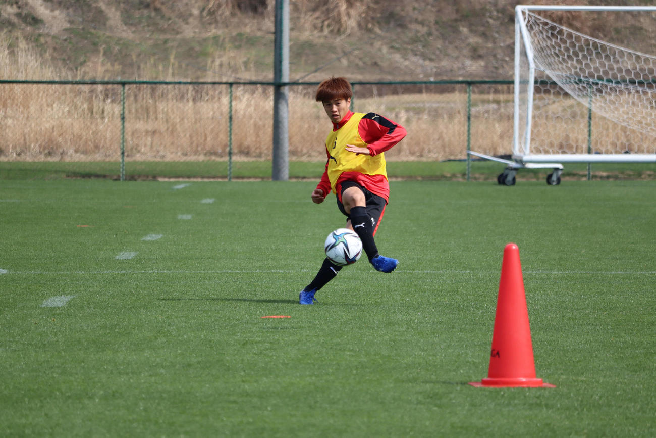 調整を行う京都MF川崎（提供・京都サンガFC）